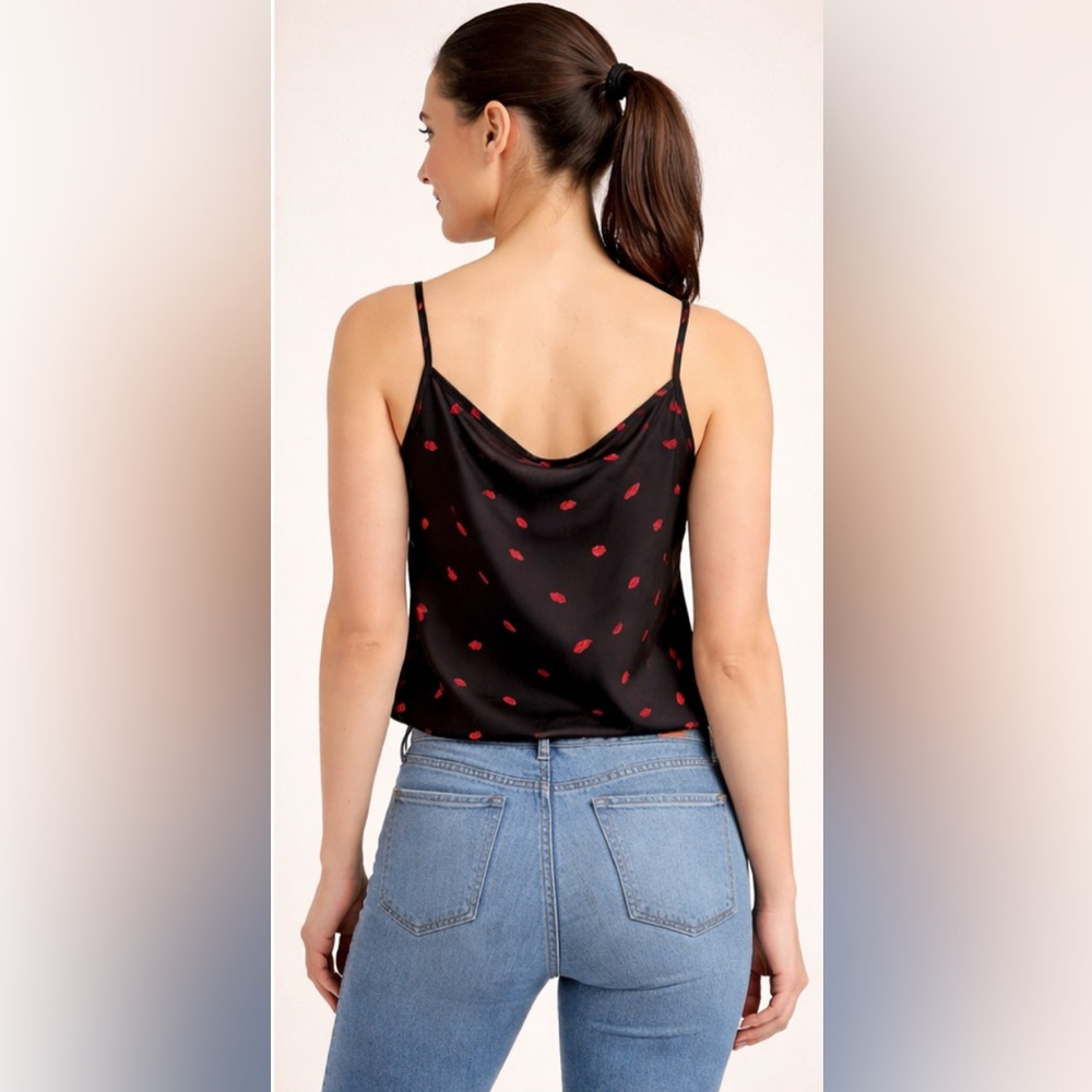NWT Black and Red lips print Women's Tank - Picture 2 of 6